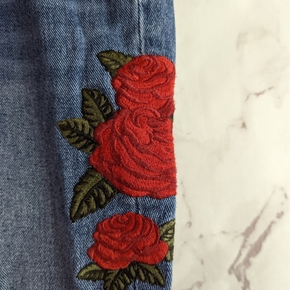 Pacsun Mom Jean Size 26 High Rise Rose Floral Embroider Distress Denim Button - Picture 3 of 12